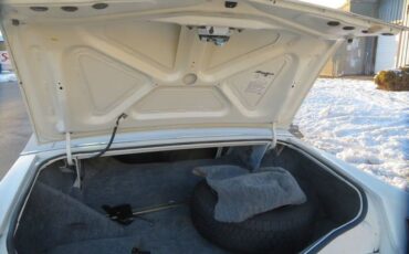 Lincoln-Continental-1978-White-Diamond-Jubile-Blue-Velour-12