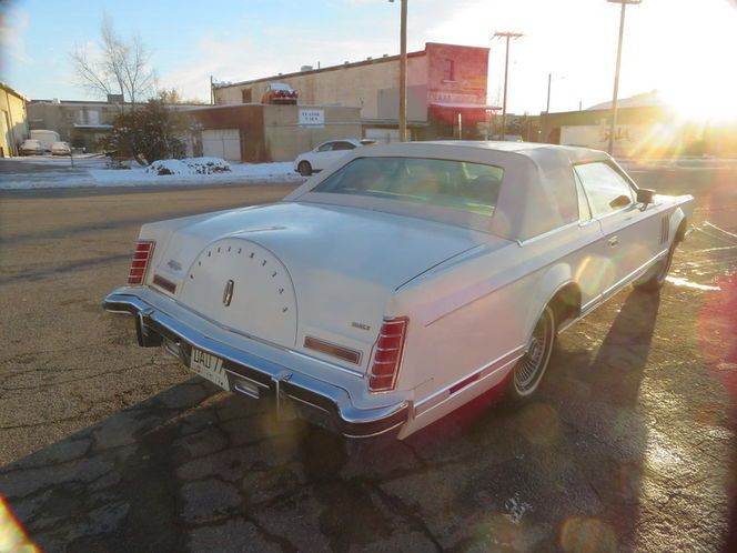 Lincoln-Continental-1978-White-Diamond-Jubile-Blue-Velour-16