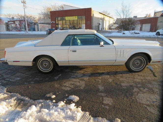 Lincoln-Continental-1978-White-Diamond-Jubile-Blue-Velour-17