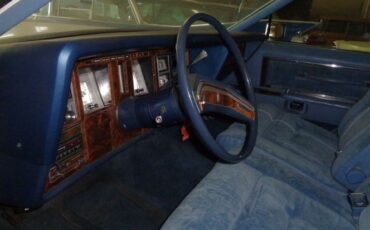 Lincoln-Continental-1978-White-Diamond-Jubile-Blue-Velour-2