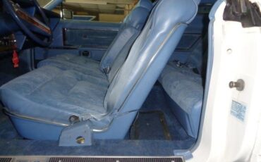 Lincoln-Continental-1978-White-Diamond-Jubile-Blue-Velour-3