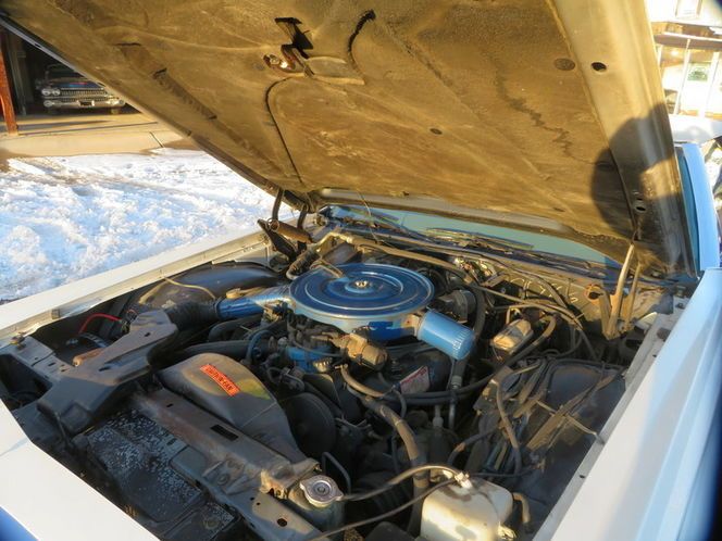 Lincoln-Continental-1978-White-Diamond-Jubile-Blue-Velour-4