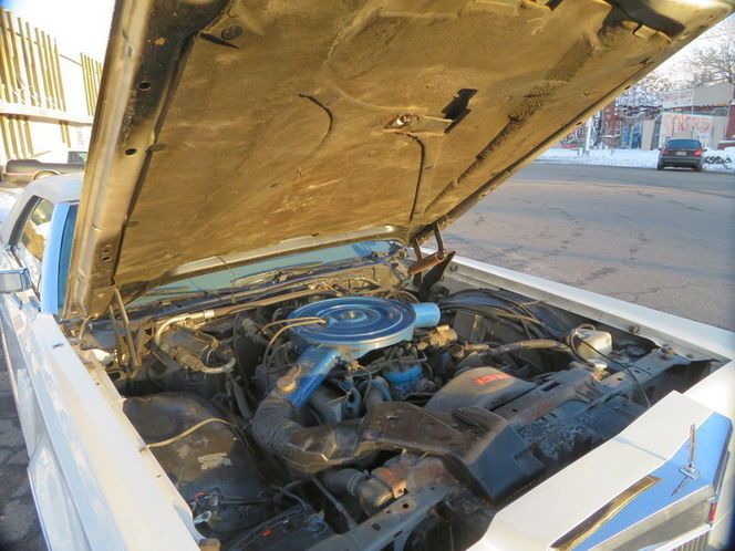 Lincoln-Continental-1978-White-Diamond-Jubile-Blue-Velour-5