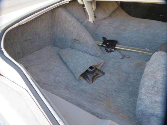 Lincoln-Continental-1978-White-Diamond-Jubile-Blue-Velour-7