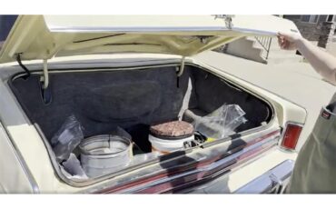 Lincoln-Continental-1978-Yellow-Burgandy-10