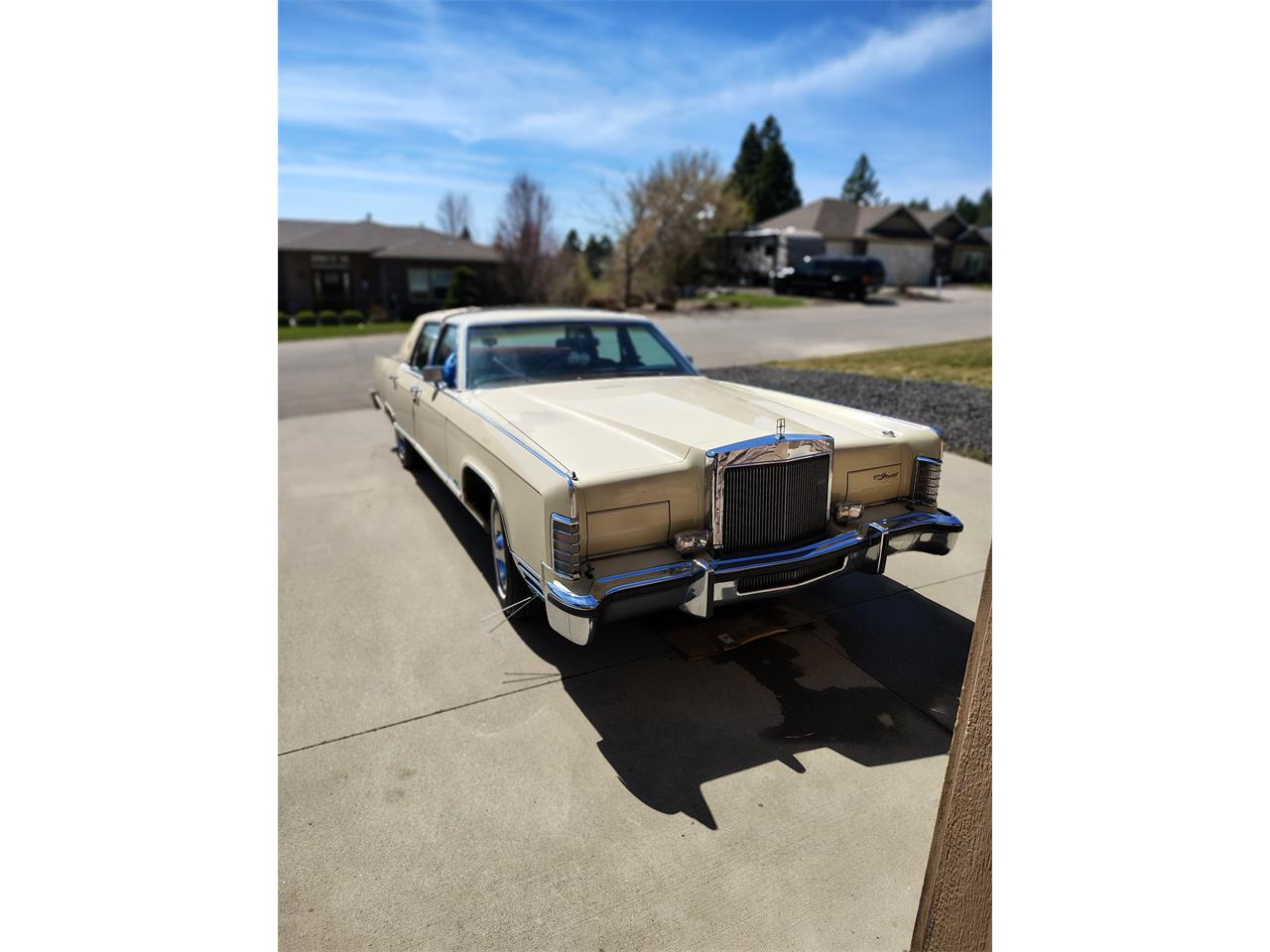 Lincoln-Continental-1978-Yellow-Burgandy-3