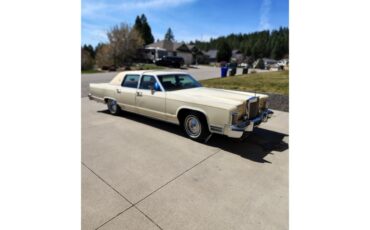 Lincoln-Continental-1978-Yellow-Burgandy-5