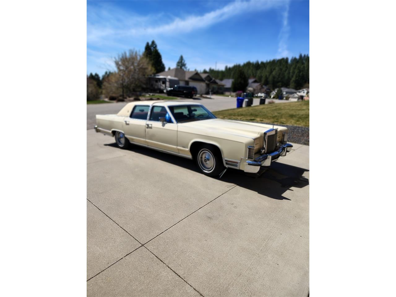 Lincoln-Continental-1978-Yellow-Burgandy-5