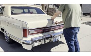 Lincoln-Continental-1978-Yellow-Burgandy-7