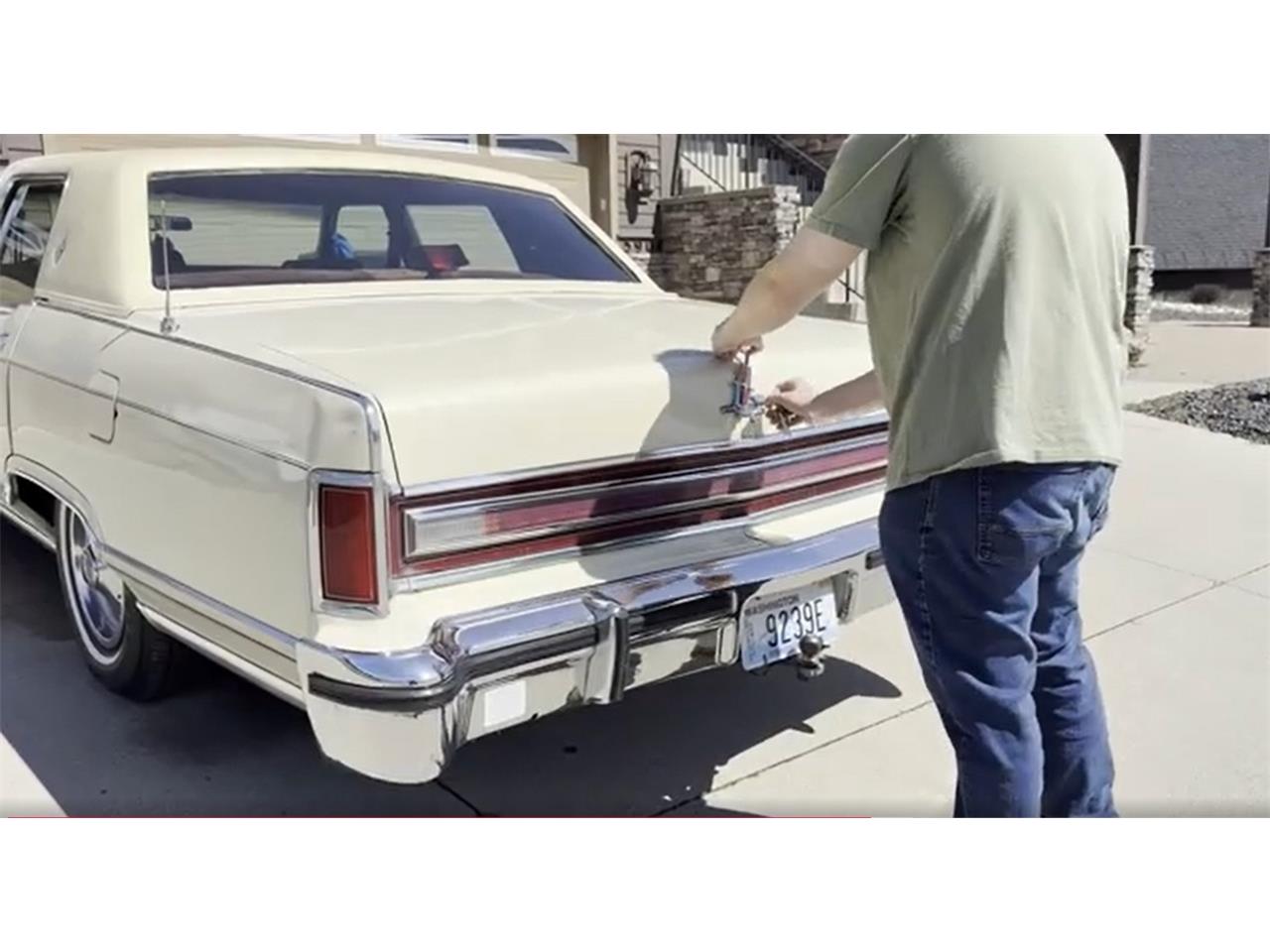 Lincoln-Continental-1978-Yellow-Burgandy-7