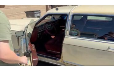 Lincoln-Continental-1978-Yellow-Burgandy-8