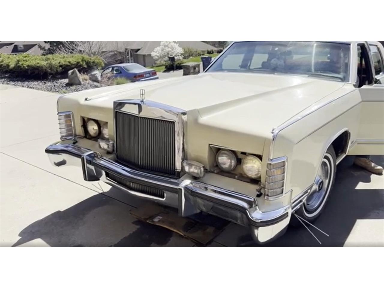Lincoln-Continental-1978-Yellow-Burgandy-9