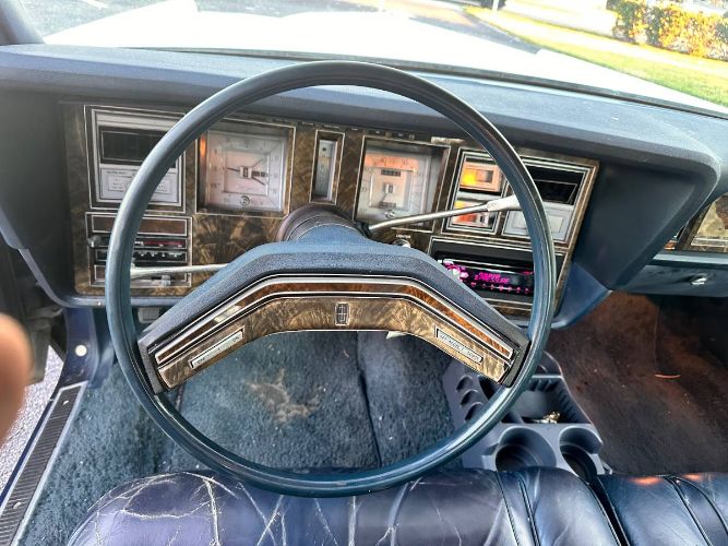 Lincoln-Continental-1979-3