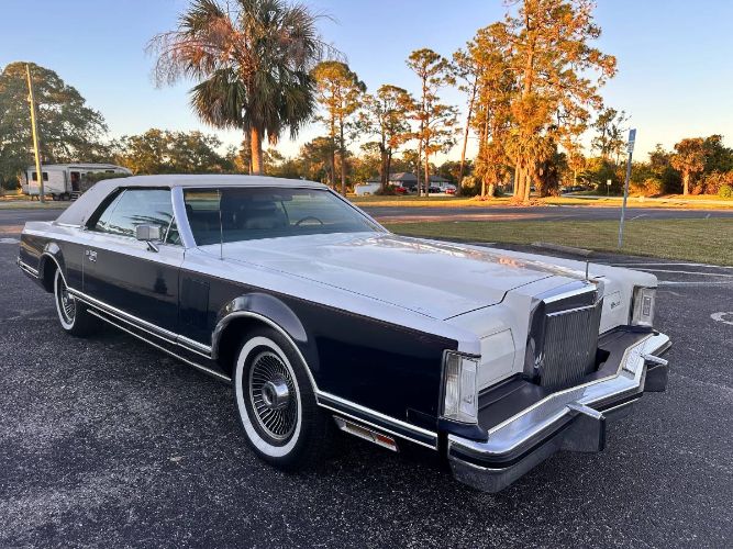 Lincoln-Continental-1979-4