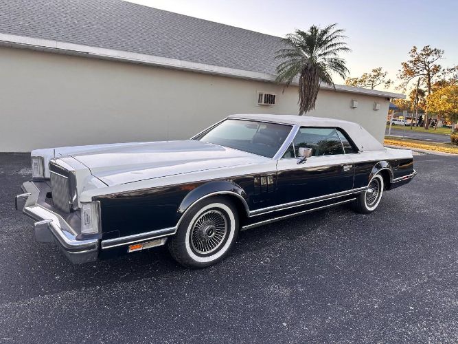 Lincoln-Continental-1979-5