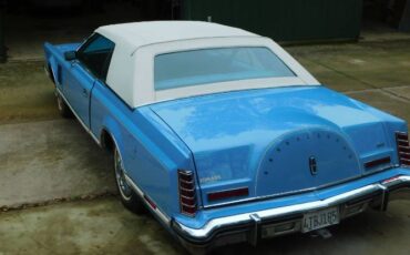 Lincoln-Continental-1979-Powder-BlueWhite-To-Blue-Leather-1