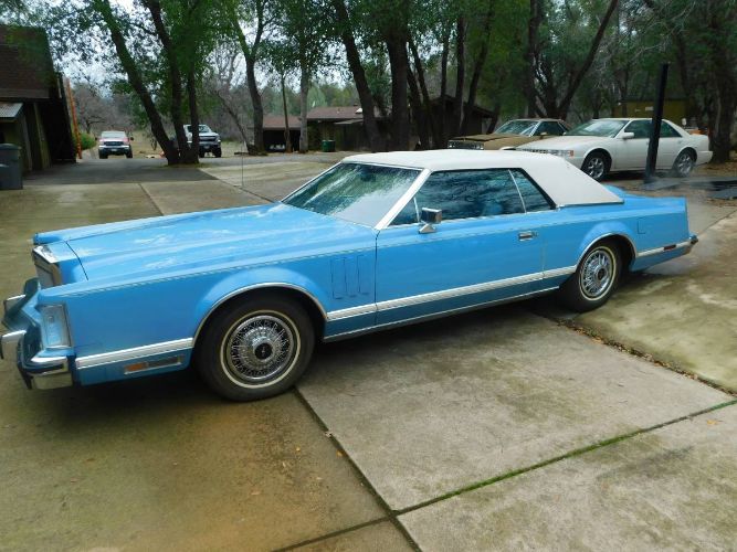 Lincoln-Continental-1979-Powder-BlueWhite-To-Blue-Leather-15