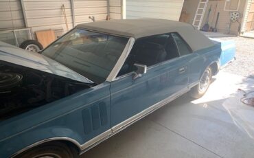 Lincoln-Continental-1979-Powder-BlueWhite-To-Blue-Leather-2