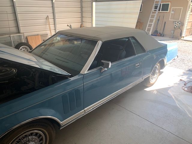 Lincoln-Continental-1979-Powder-BlueWhite-To-Blue-Leather-2