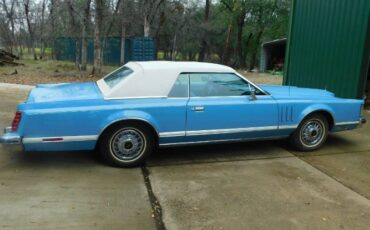 Lincoln-Continental-1979-Powder-BlueWhite-To-Blue-Leather