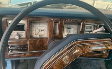 Lincoln-Continental-1979-Powder-BlueWhite-To-Blue-Leather-5