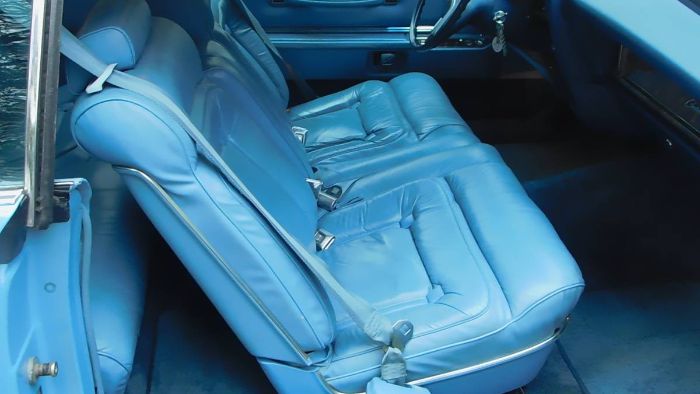 Lincoln-Continental-1979-Powder-BlueWhite-To-Blue-Leather-7