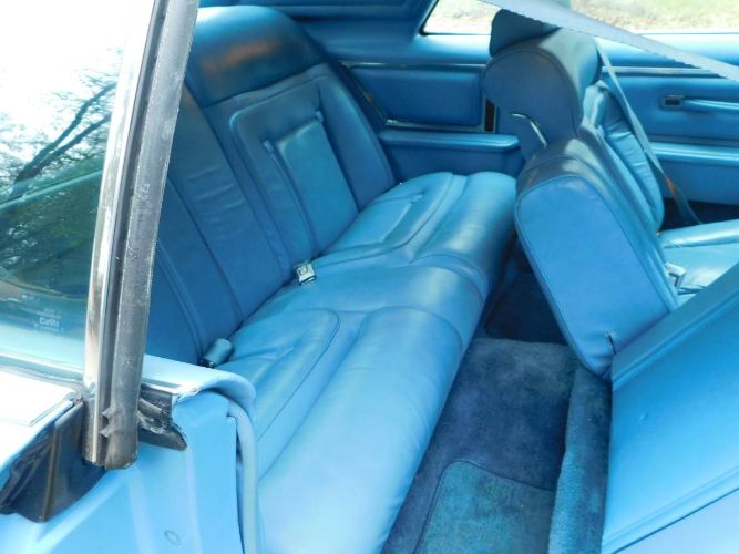 Lincoln-Continental-1979-Powder-BlueWhite-To-Blue-Leather-8