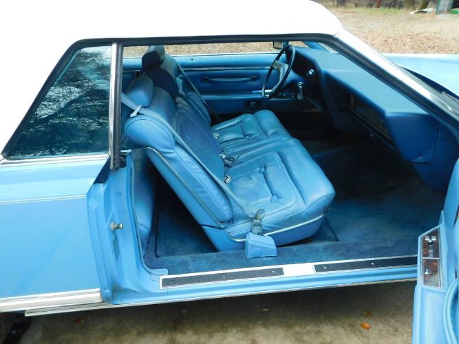 Lincoln-Continental-1979-Powder-BlueWhite-To-Blue-Leather-9