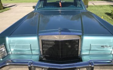 Lincoln-Continental-1979-Turqoise-Matching-blue-1