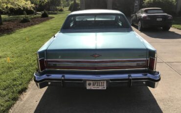 Lincoln-Continental-1979-Turqoise-Matching-blue-4