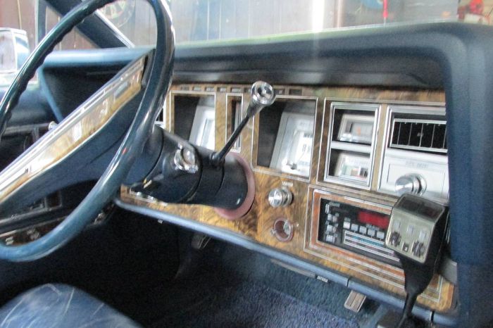 Lincoln-Continental-1979-WhiteBlue-11