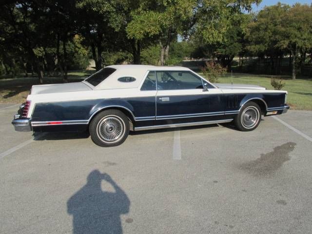 Lincoln-Continental-1979-WhiteBlue-7