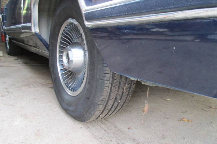 Lincoln-Continental-1979-WhiteBlue-8