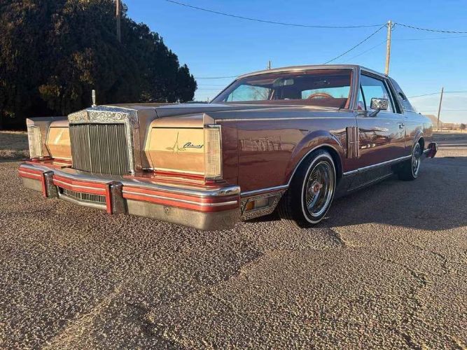 Lincoln-Continental-1980-2-Tone-Red-19