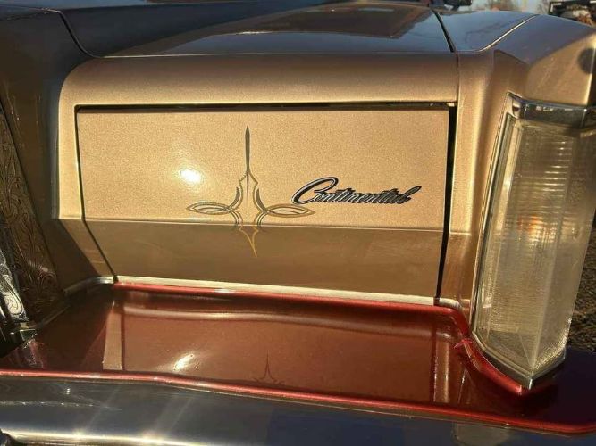 Lincoln-Continental-1980-2-Tone-Red-5