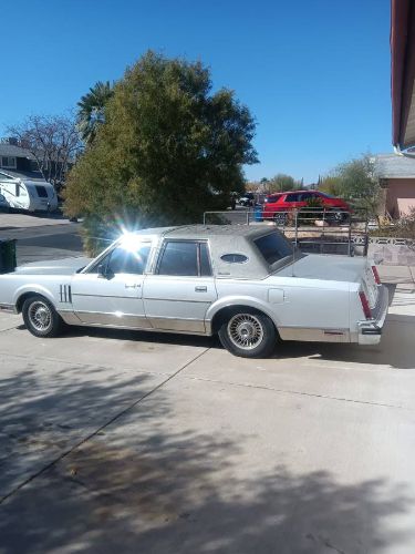 Lincoln-Continental-1982-1