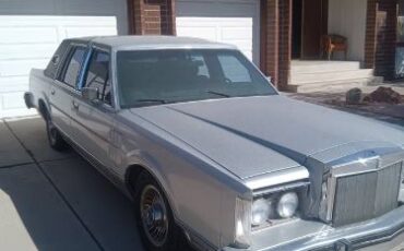 Lincoln-Continental-1982-3