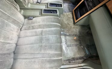 Lincoln-Continental-1984-Sedan-13