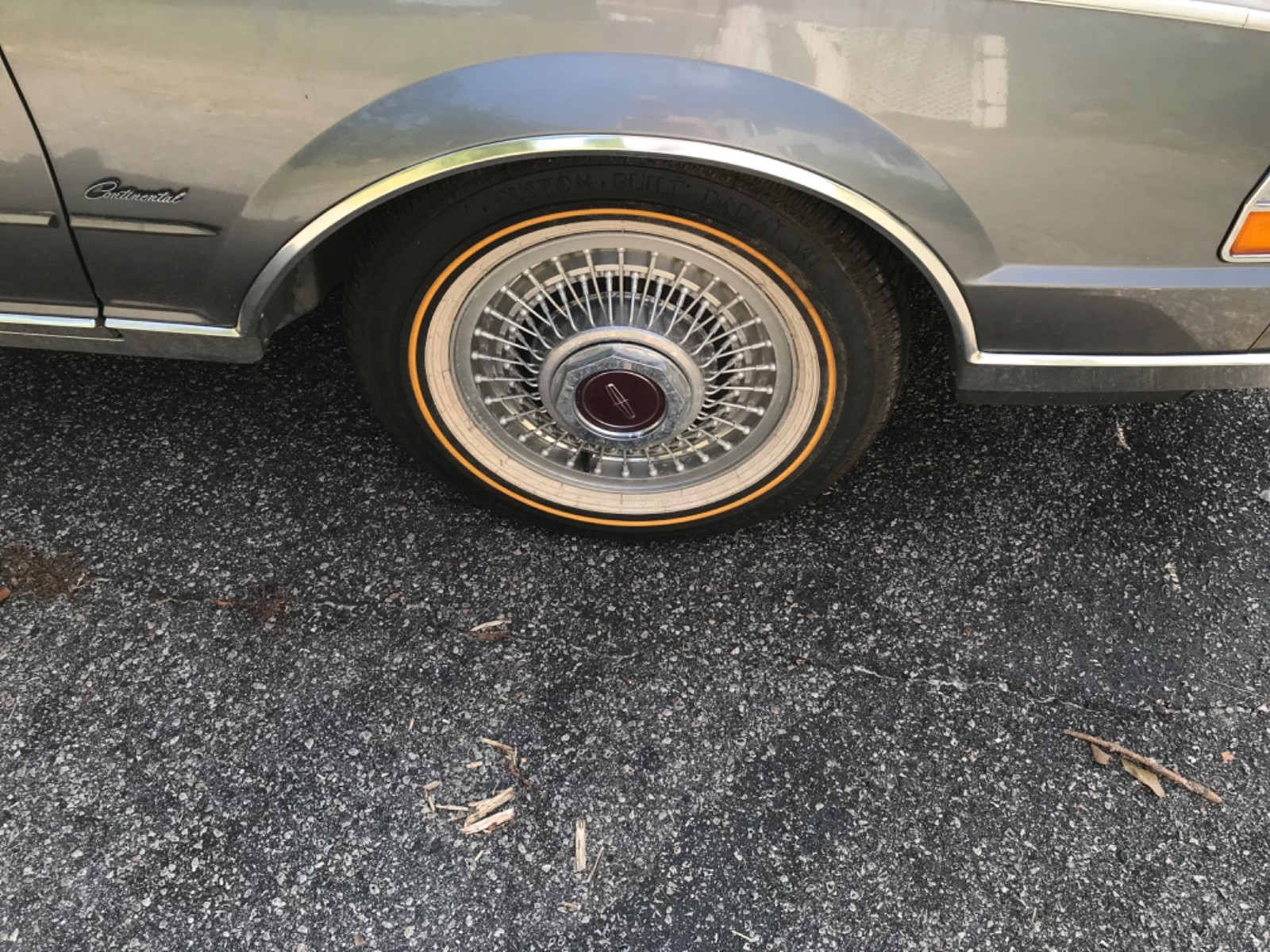Lincoln-Continental-1984-Sedan-15
