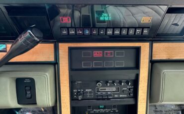 Lincoln-Continental-1984-Sedan-16