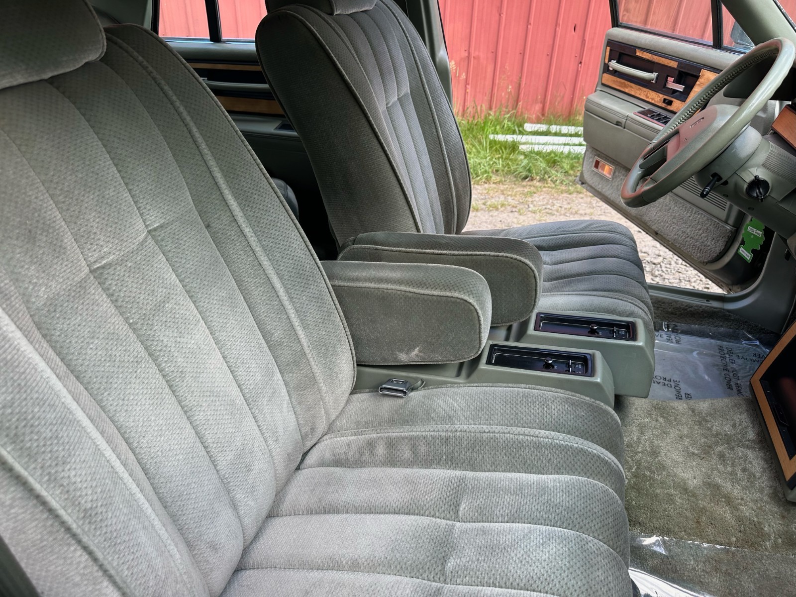 Lincoln-Continental-1984-Sedan-19