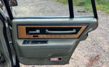 Lincoln-Continental-1984-Sedan-20