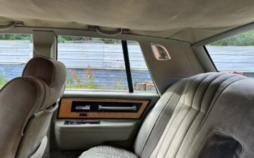 Lincoln-Continental-1984-Sedan-28