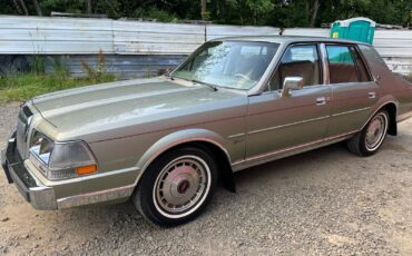 Lincoln-Continental-1984-Sedan-29