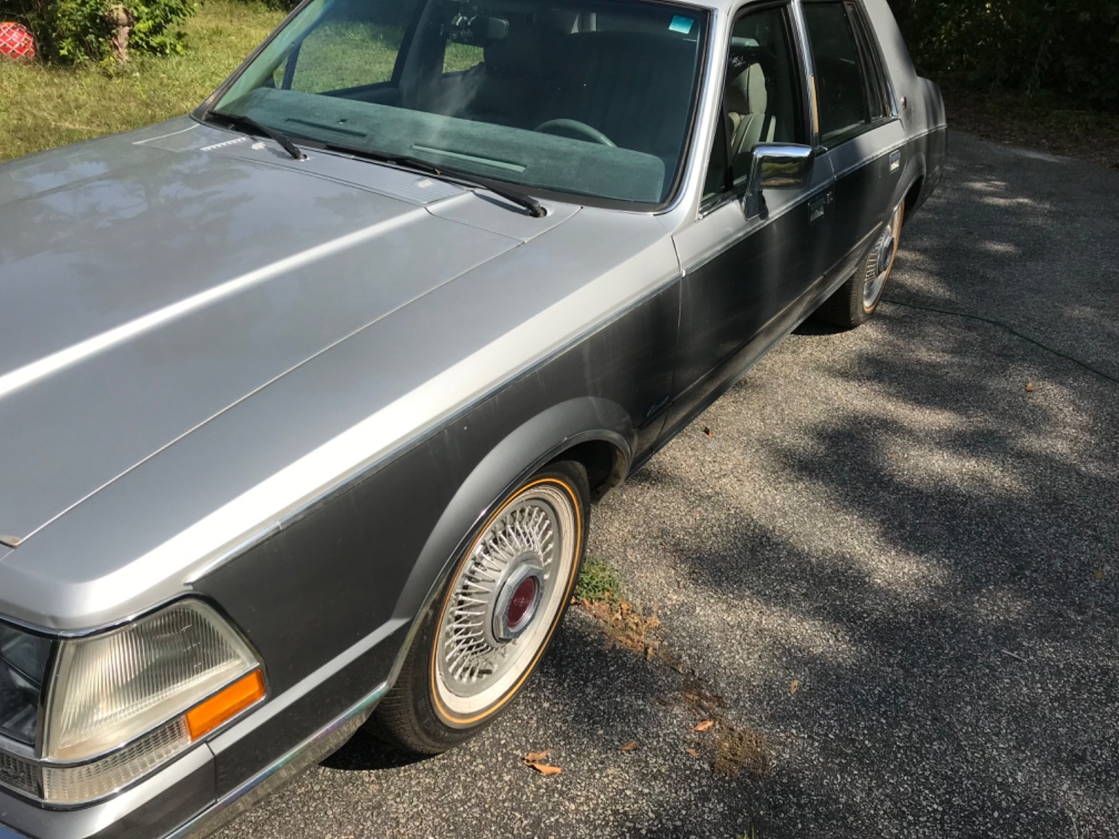Lincoln-Continental-1984-Sedan-3