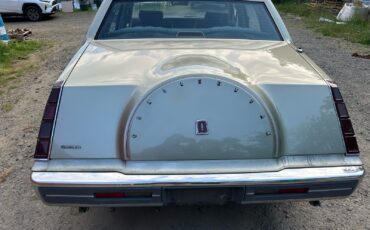Lincoln-Continental-1984-Sedan-31