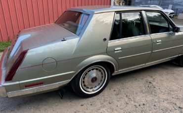 Lincoln-Continental-1984-Sedan-33