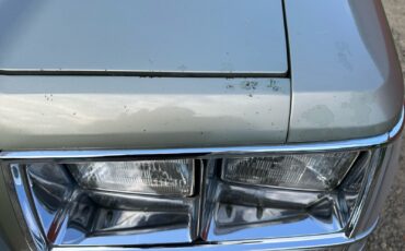 Lincoln-Continental-1984-Sedan-35