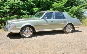 Lincoln-Continental-1984-Sedan-36