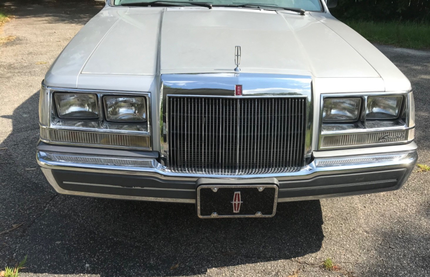 Lincoln-Continental-1984-Sedan